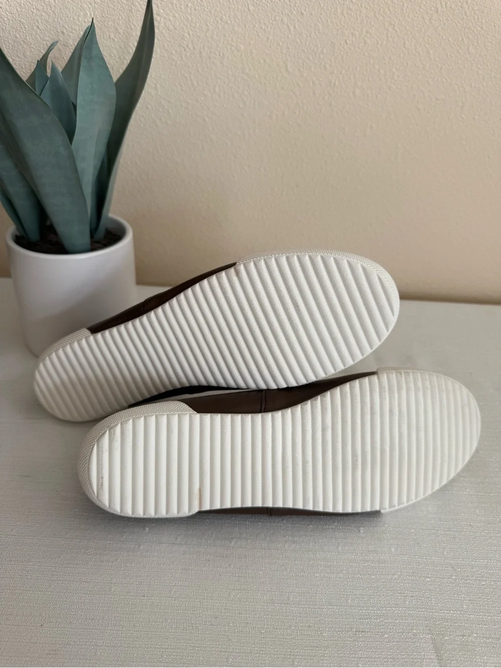 BOUTIQUE Corkys Moxey Casual Slip-On Sneakers in Brown
